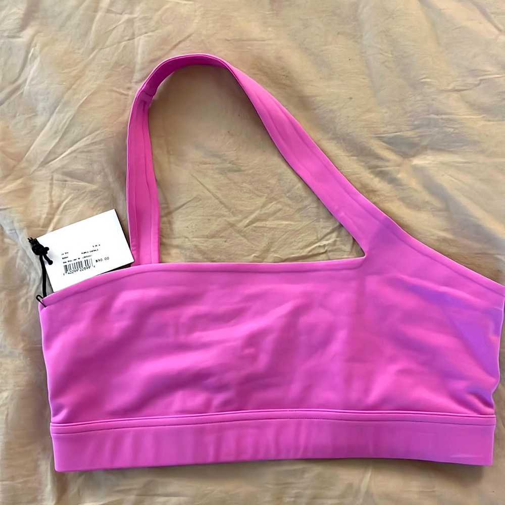 NWT bandier sports bra. Perfect condition